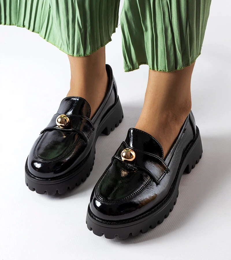 Czarne lakierowane półbuty Stella