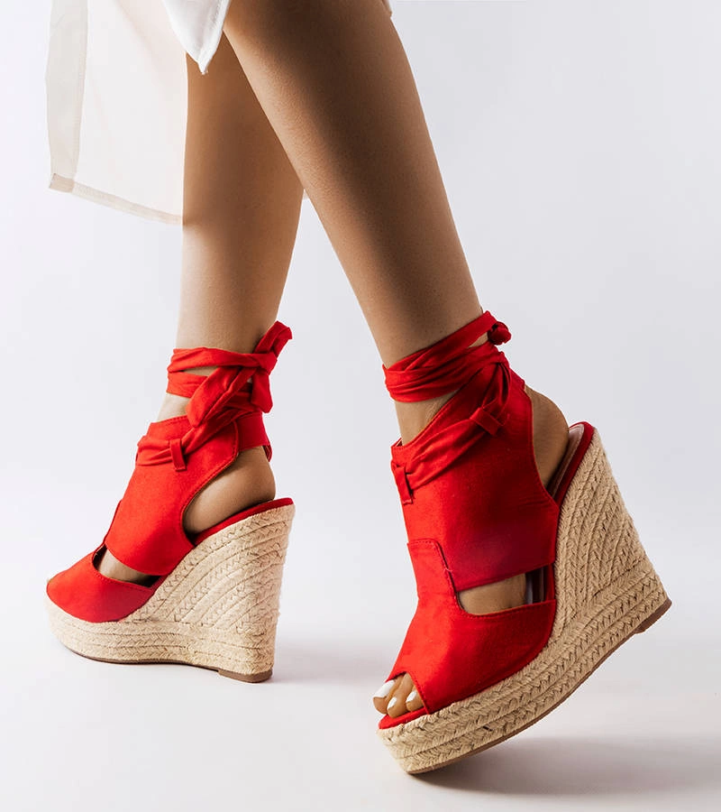 Czerwone sandały na koturnie Baader