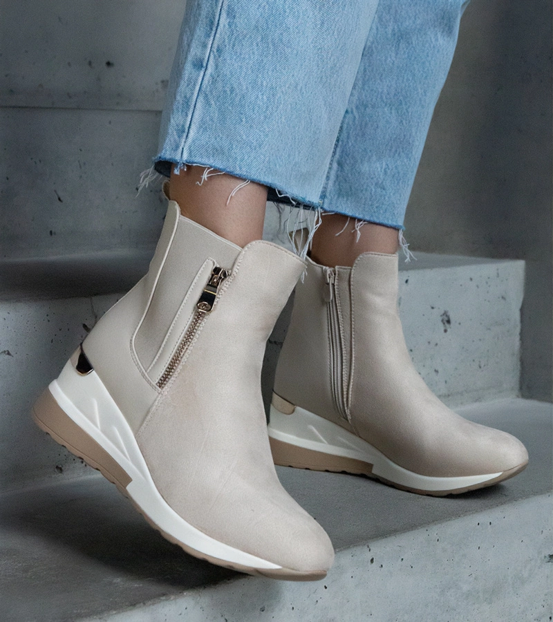 Beżowe botki sportowe na koturnie Miku