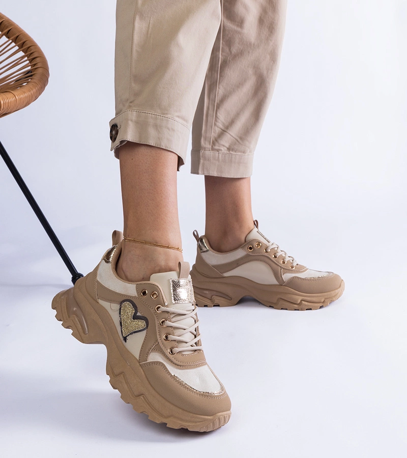 Brązowe sneakersy na platformie z serduszkiem Martineza