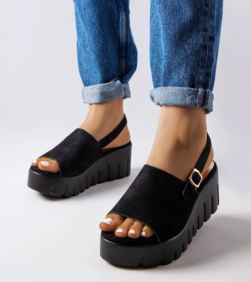 Czarne damskie sandały na koturnie Berfin