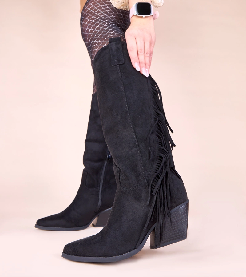 Czarne kowbojki zdobione frędzlami Misa