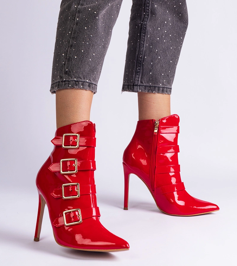 Czerwone botki lakierowane na szpilce Adriana