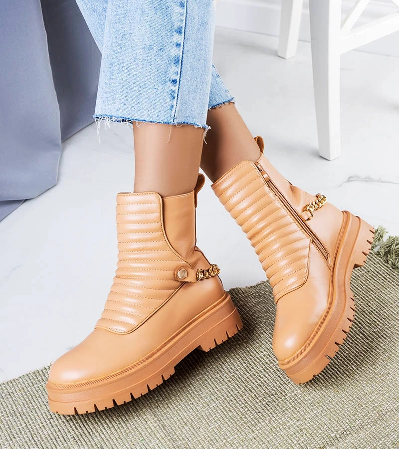 Beżowe ocieplane botki z łańcuchem Pareda