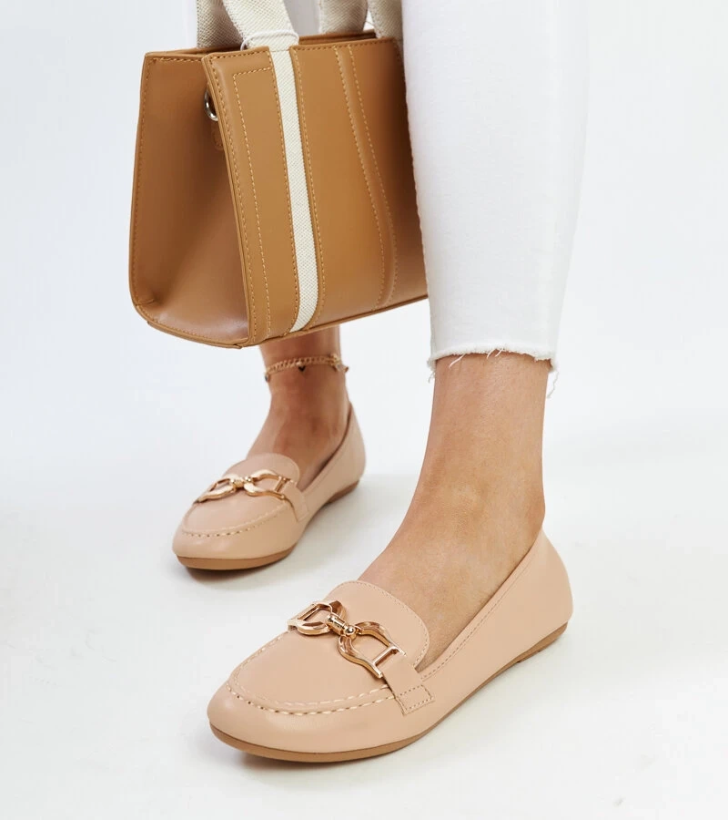 Beżowe mokasyny z klamerką Najla