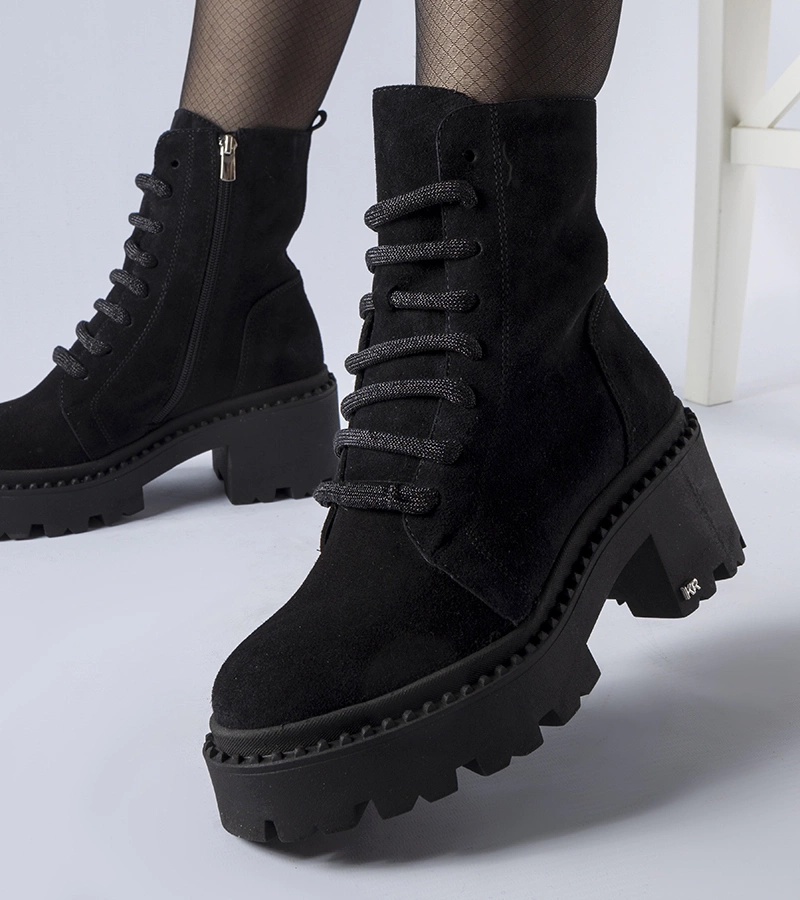 Czarne ocieplane trapery na słupku Karino