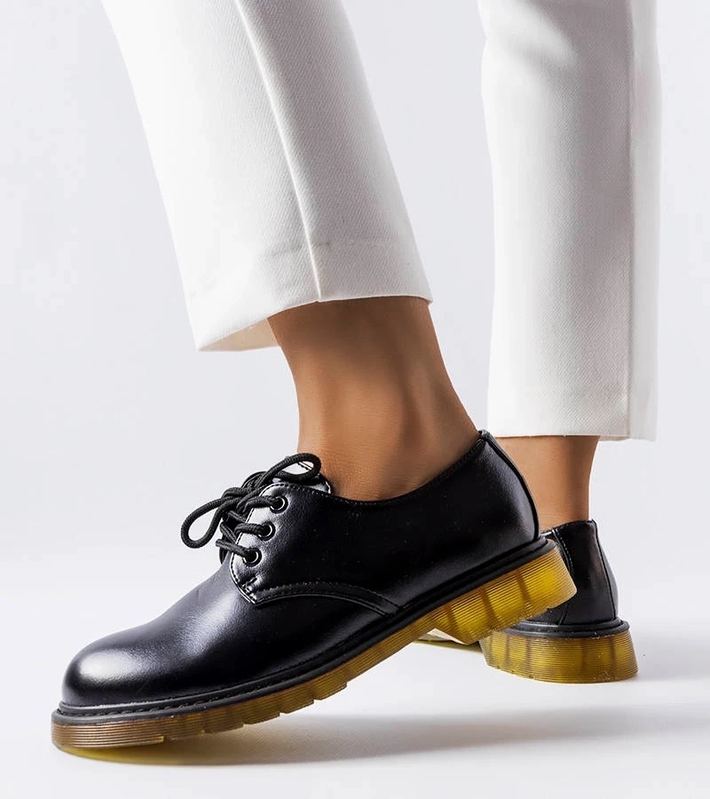 Czarne półbuty typu glany Parfait