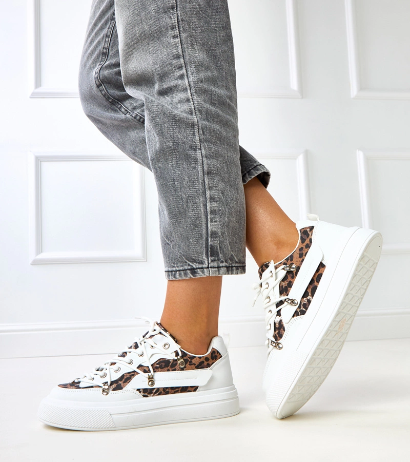 Białe sneakersy na platformie z panterkowym motywem Felizia