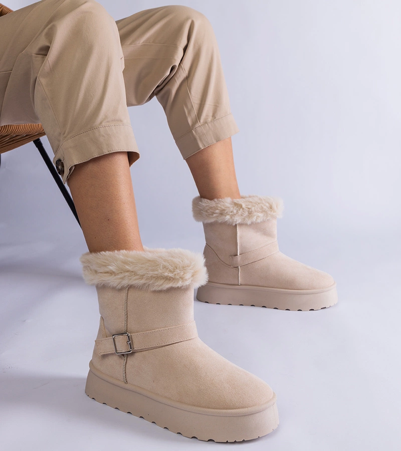 Beżowe ocieplane śniegowce zdobione futerkiem Iglesia