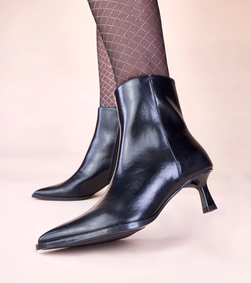 Czarne botki na szpilce typu kaczuszka Mordi