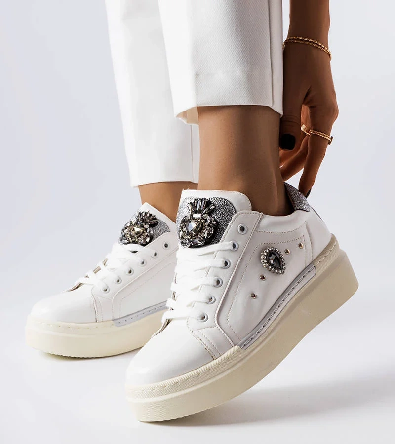 Białe sneakersy na niskiej koturnie Cuillerier