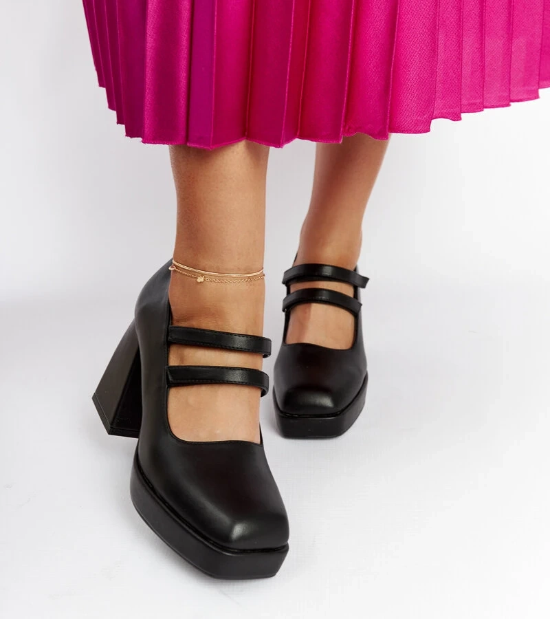 Czarne czółenka na masywnym słupku Cher