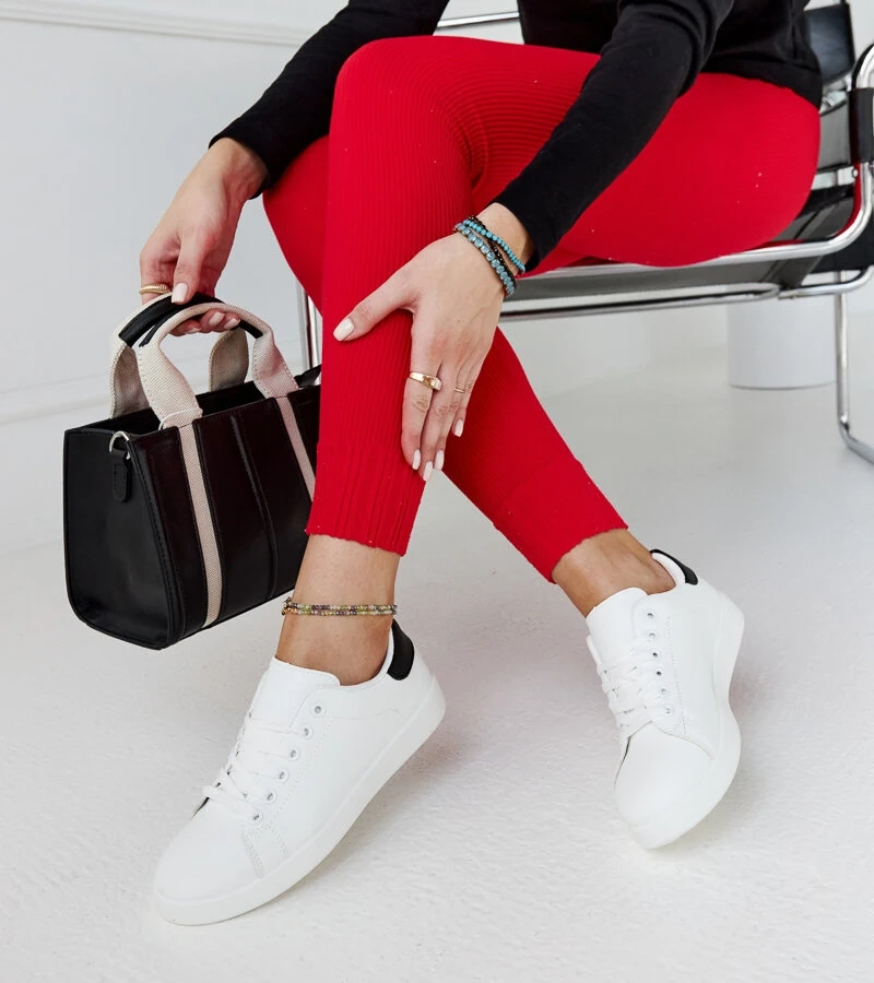 Białe trampki na platformie Birikti z czarnym elementem