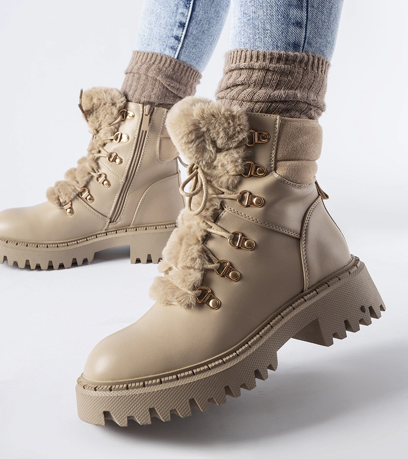 Beżowe workery z ozdobnym futerkiem Quarto