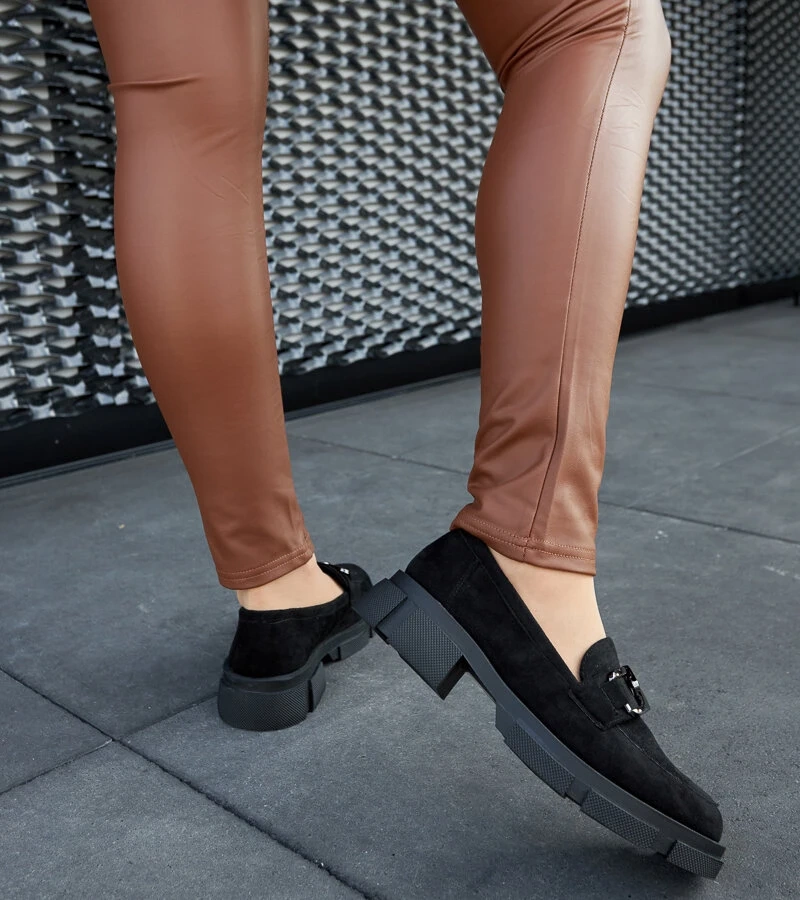 Czarne masywne mokasyny z klamerką Alfredino