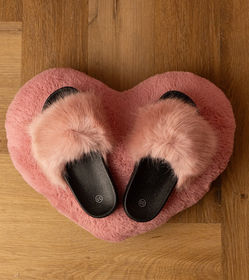 Różowe klapki dziecięce z futerkiem Malinka