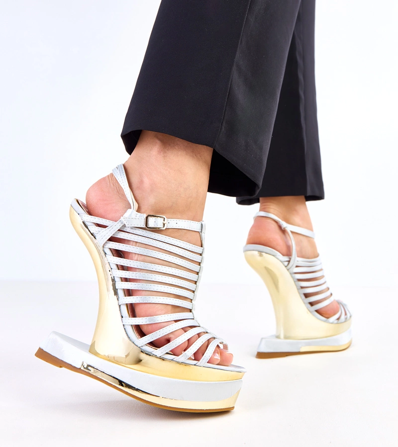 Szare sandały na futurystycznym obcasie Elizer