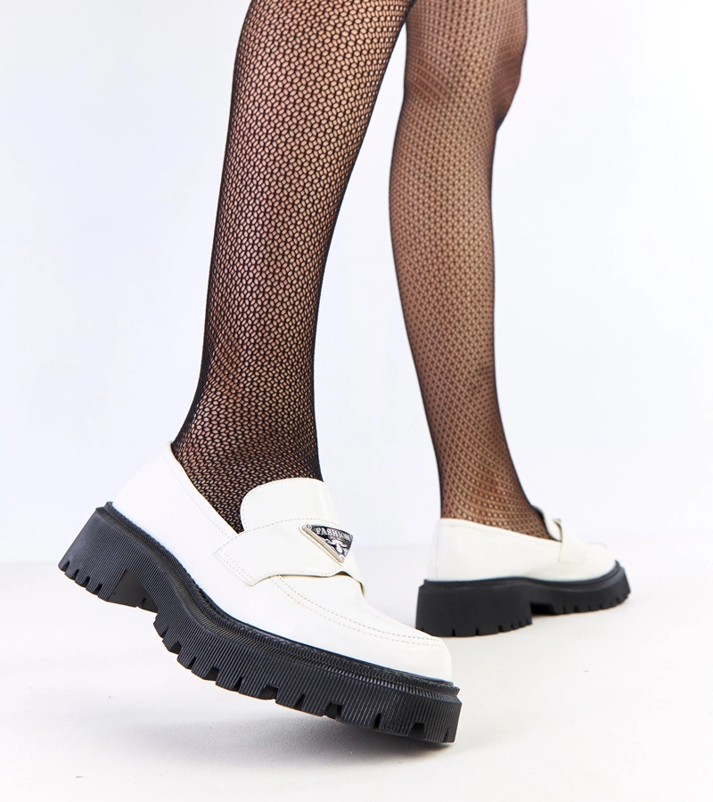 Białe mokasyny damskie z metaliczną ozdobą Sarhida