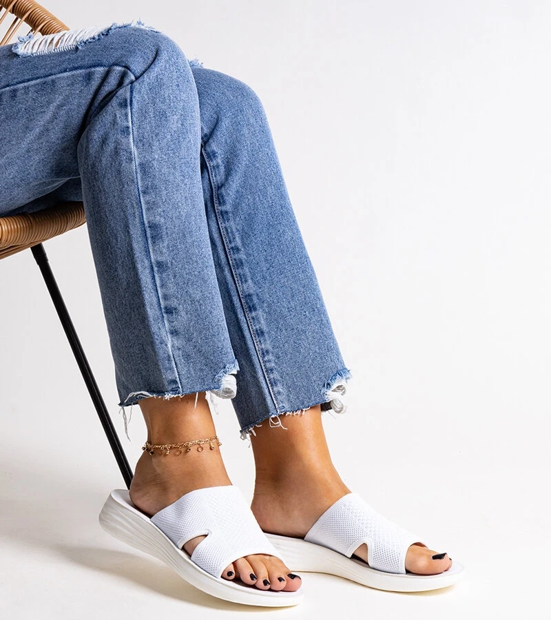 Białe klapki na platformie Linah