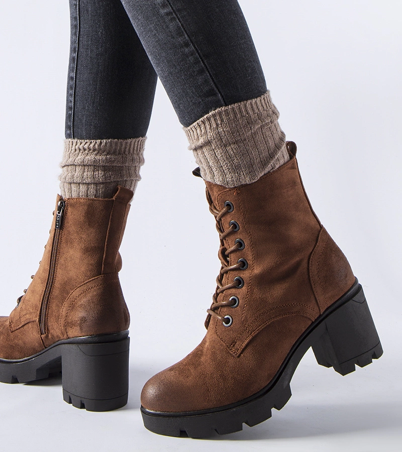 Brązowe zamszowe botki na obcasie Romilda