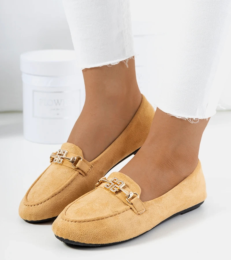 Beżowe mokasyny z klamrą Cardoso