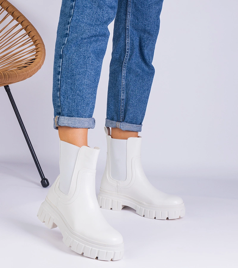 Białe botki za kostkę z elastyczną wstawką Rolandela