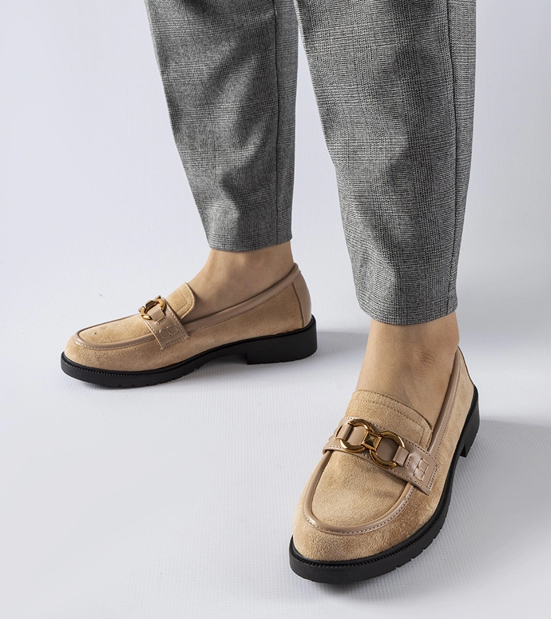 Beżowe mokasyny z klamerką Seggiano