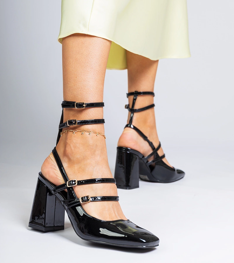 Czarne czółenka lakierowane na słupku Ferida