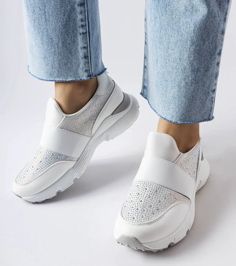 Białe sneakersy ze srebrnymi zdobieniami Milea