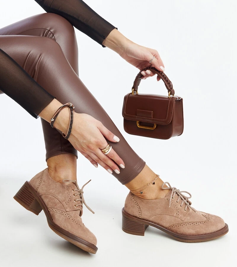 Brązowe zamszowe półbuty obcasie Tigard