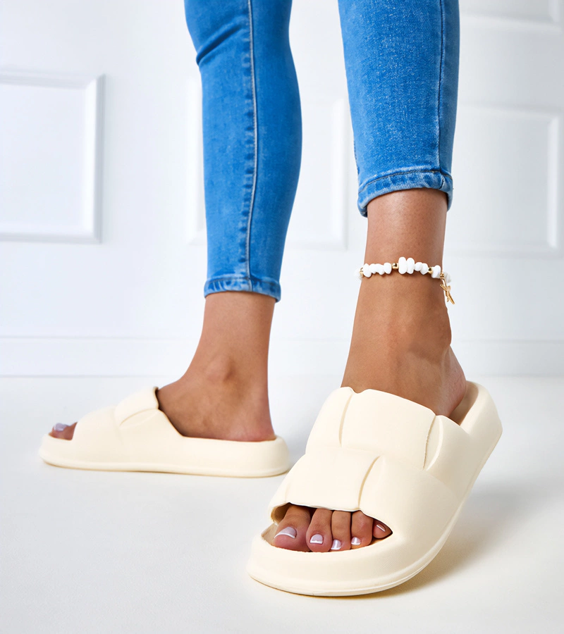 Beżowe klapki piankowe Lete