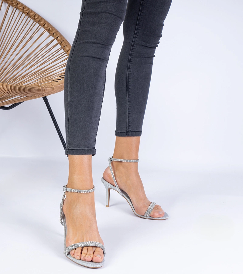 Srebrne eleganckie sandały na szpilce Paleriz