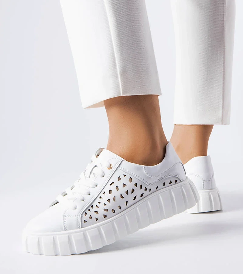 Białe sneakersy ze wstawkami Patch