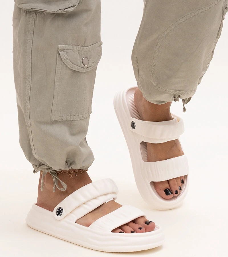 Białe sandały piankowe z marszczeniem Coreia