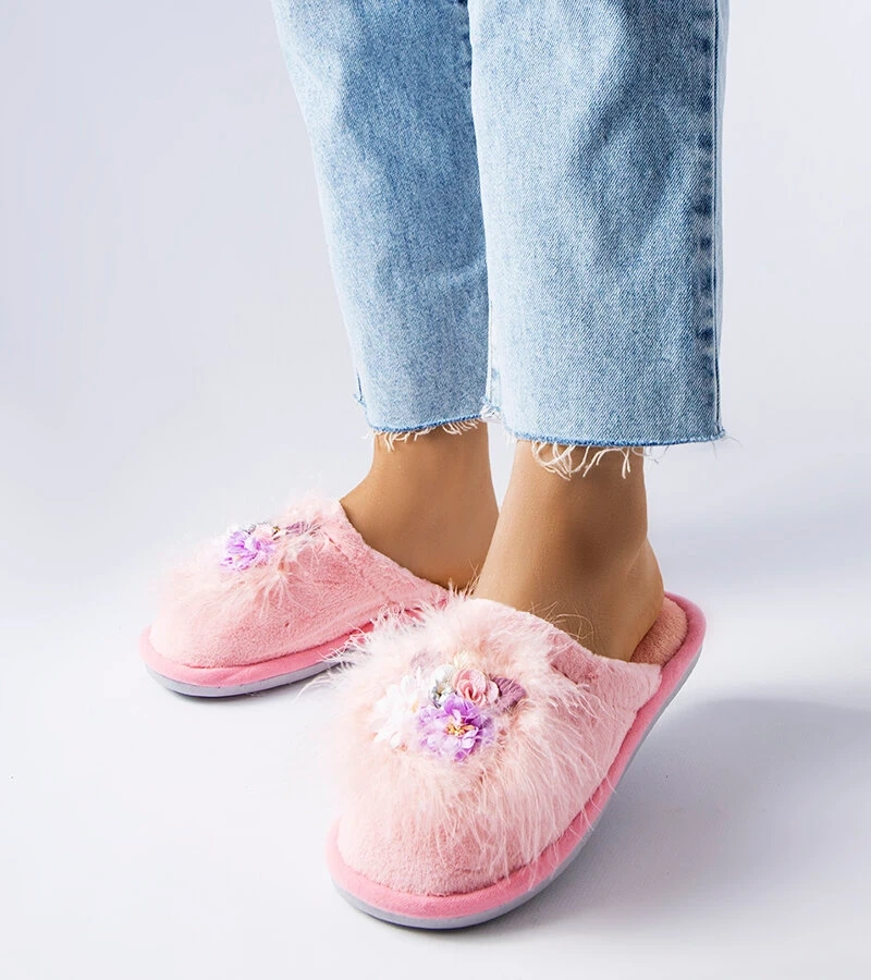 Różowe ciepłe kapcie z kwiatkami Moly
