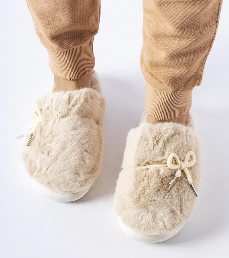 Beżowe kapcie z ozdobnym sznureczkiem Medoro