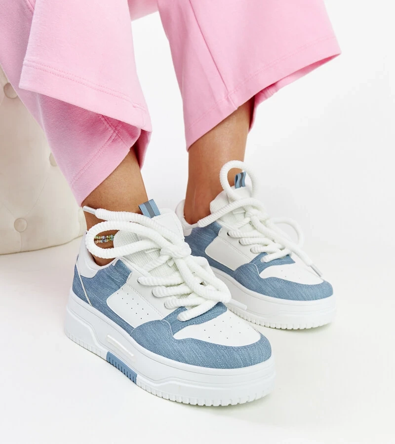 Biało-niebieskie sneakersy na platformie Szekeres
