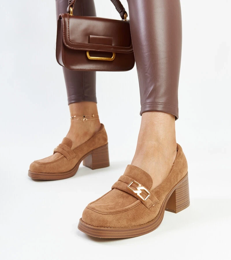 Brązowe czółenka na słupku Aludra