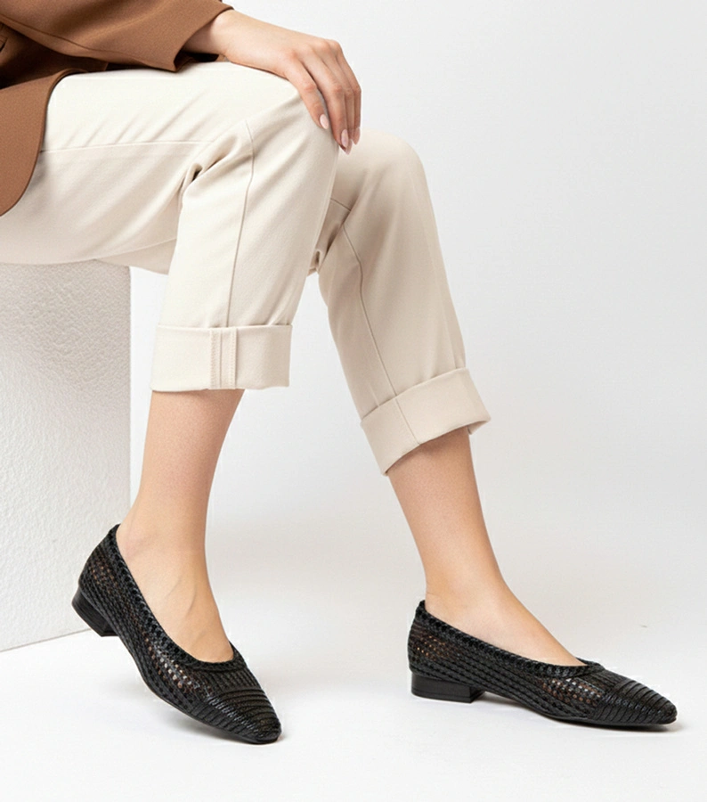 Czarne ażurowe balerinki na niskim obcasie Simone