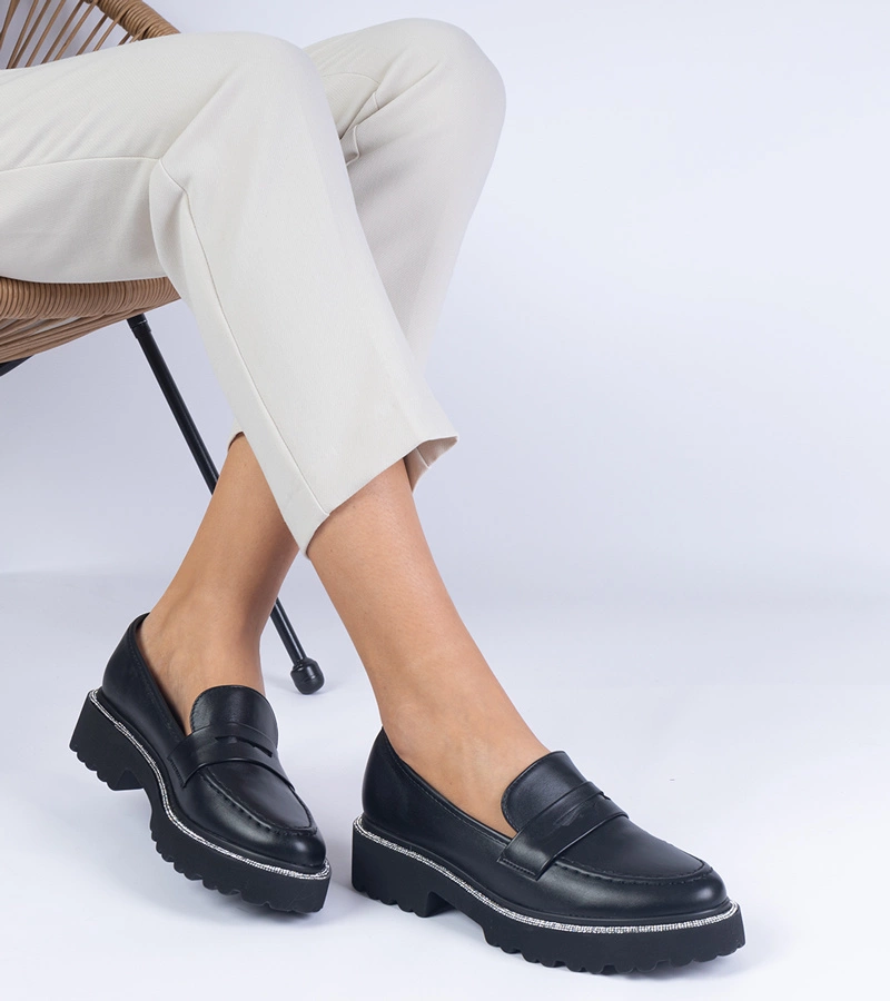 Czarne mokasyny damskie na grubej podeszwie Presto