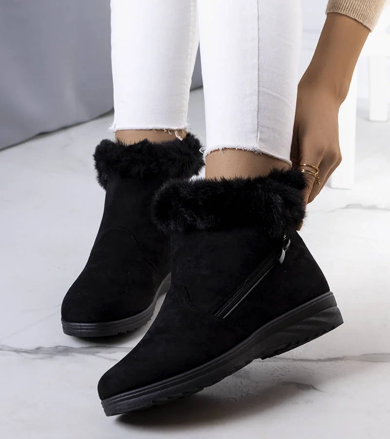 Czarne ocieplane śniegowce z futerkiem Crina