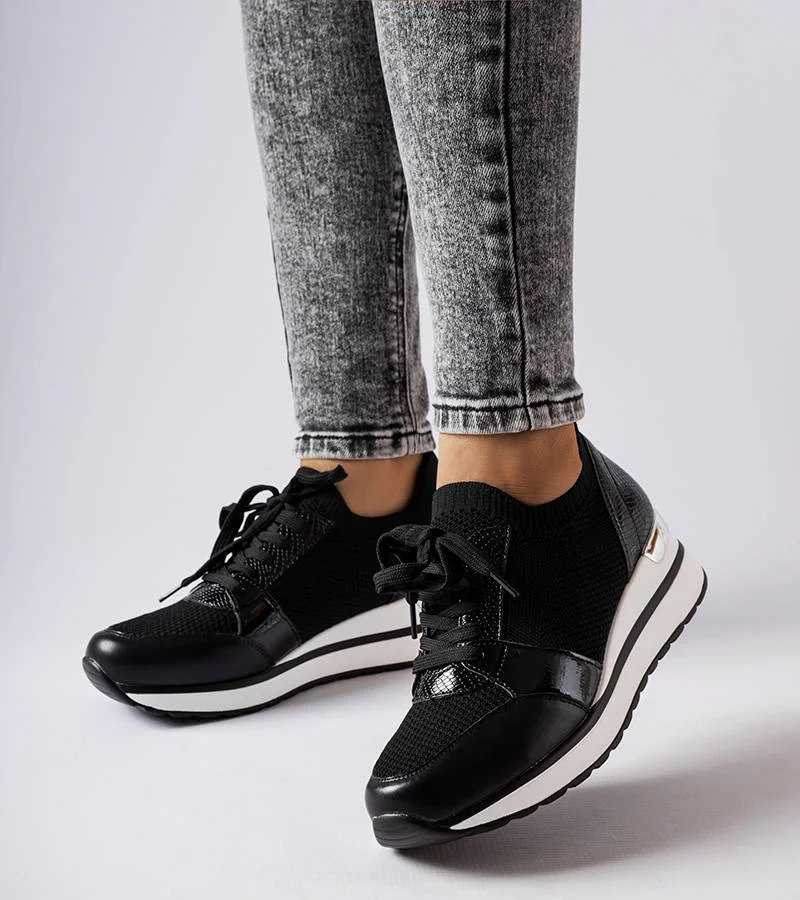 Czarne sneakresy na koturnie Bellante