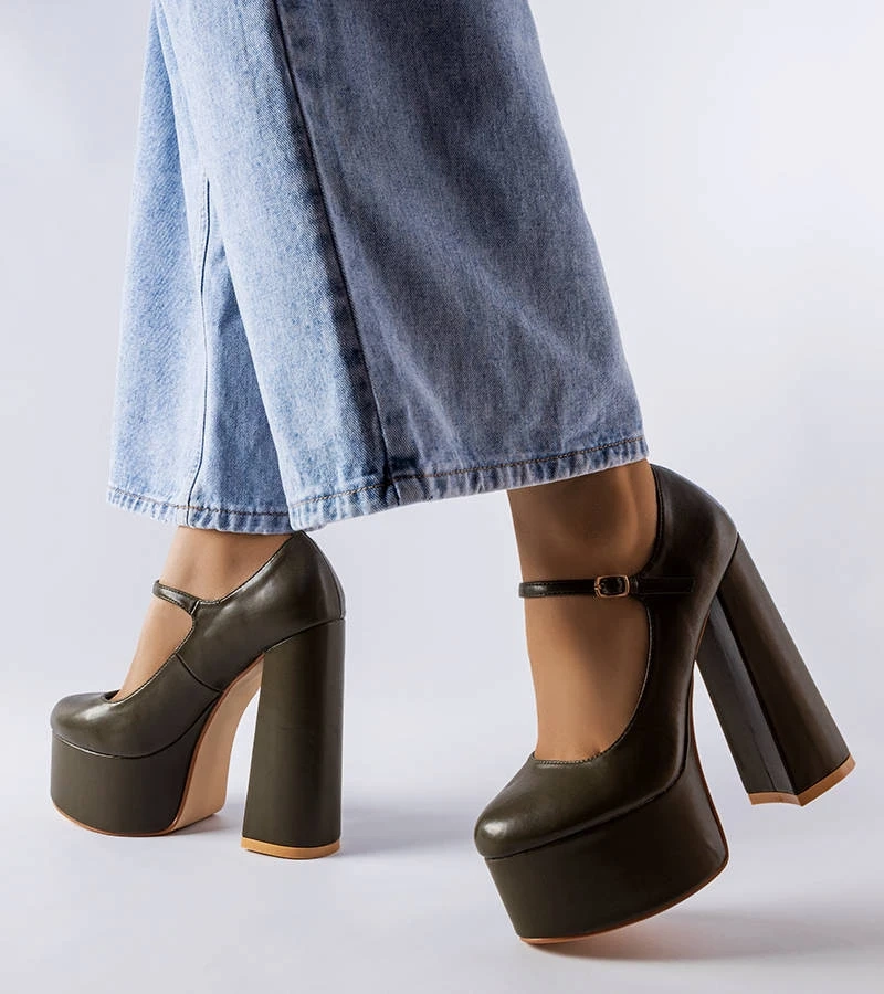 Zielone czółenka na wysokim słupku Colle