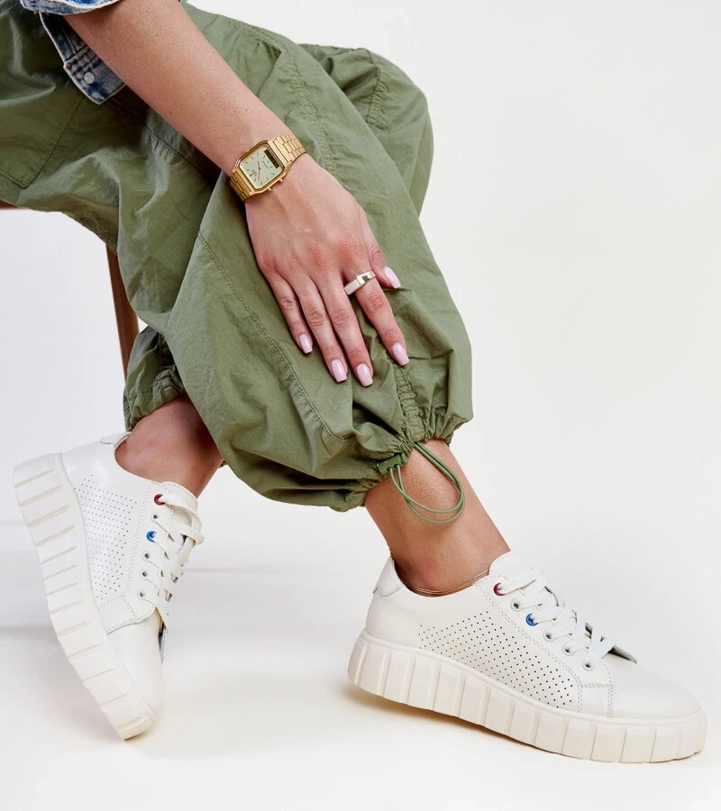 Beżowe skórzane sneakersy Zvonka