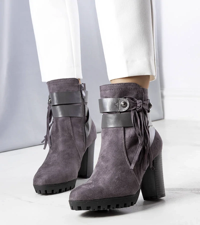 Szare ocieplane botki na słupku Rayan