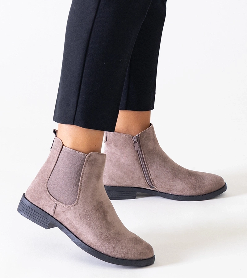 Brązowe klasyczne botki z elastyczną wstawką eko-skóra Maiza