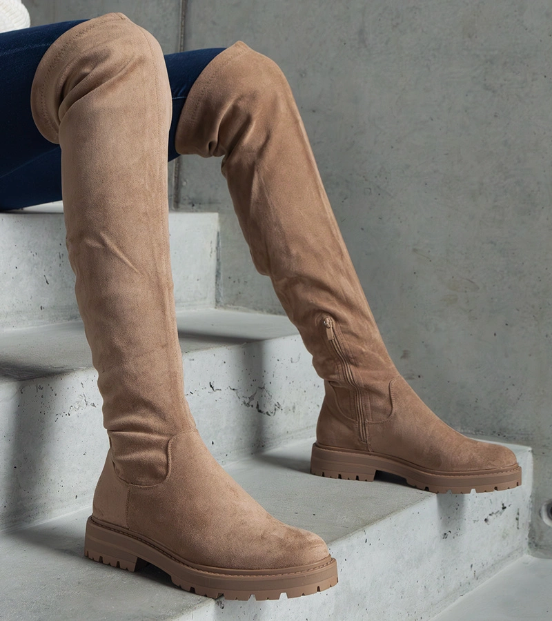 Brązowe długie kozaki na płaskiej podeszwie Tromi