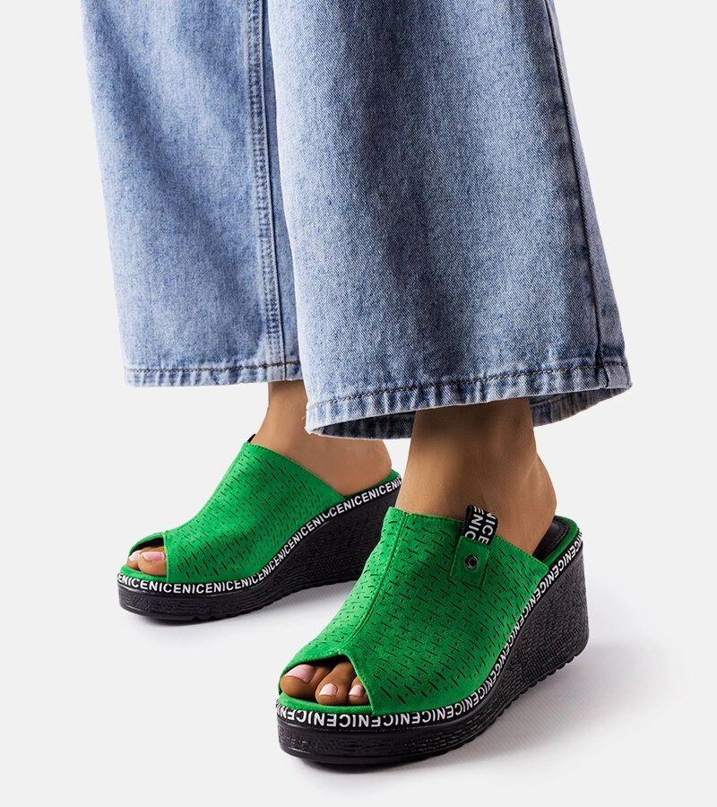 Zielone klapki na koturnie Fulvia