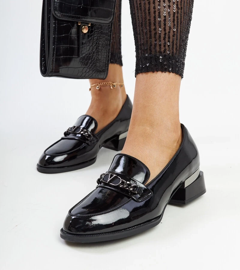 Czarne skórzane lakierowane półbuty Vinceza