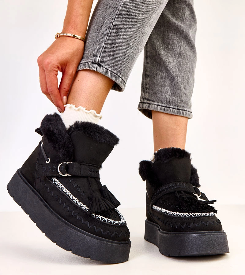 Czarne śniegowce na platformie z frędzlami Maurisa